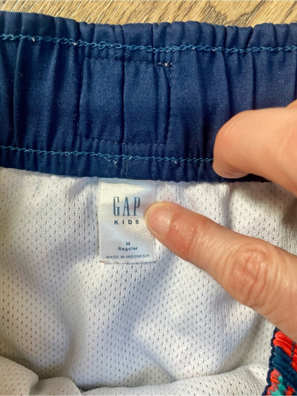 Gap Kids Boys Shark Print Swim Trunks Size Medium - Picture 2 of 6